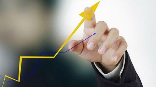 美债评级遭下调叠加降息预期推动黄金三连阳，多头有望再次加速